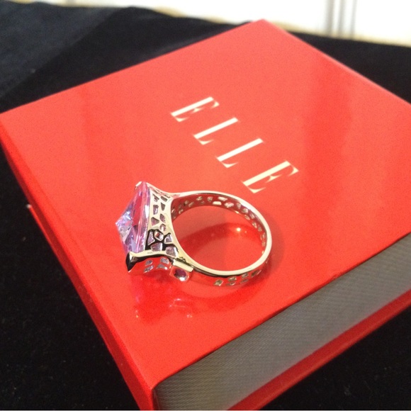 ELLE Crystal Ring, Size 7 - Picture 2 of 5